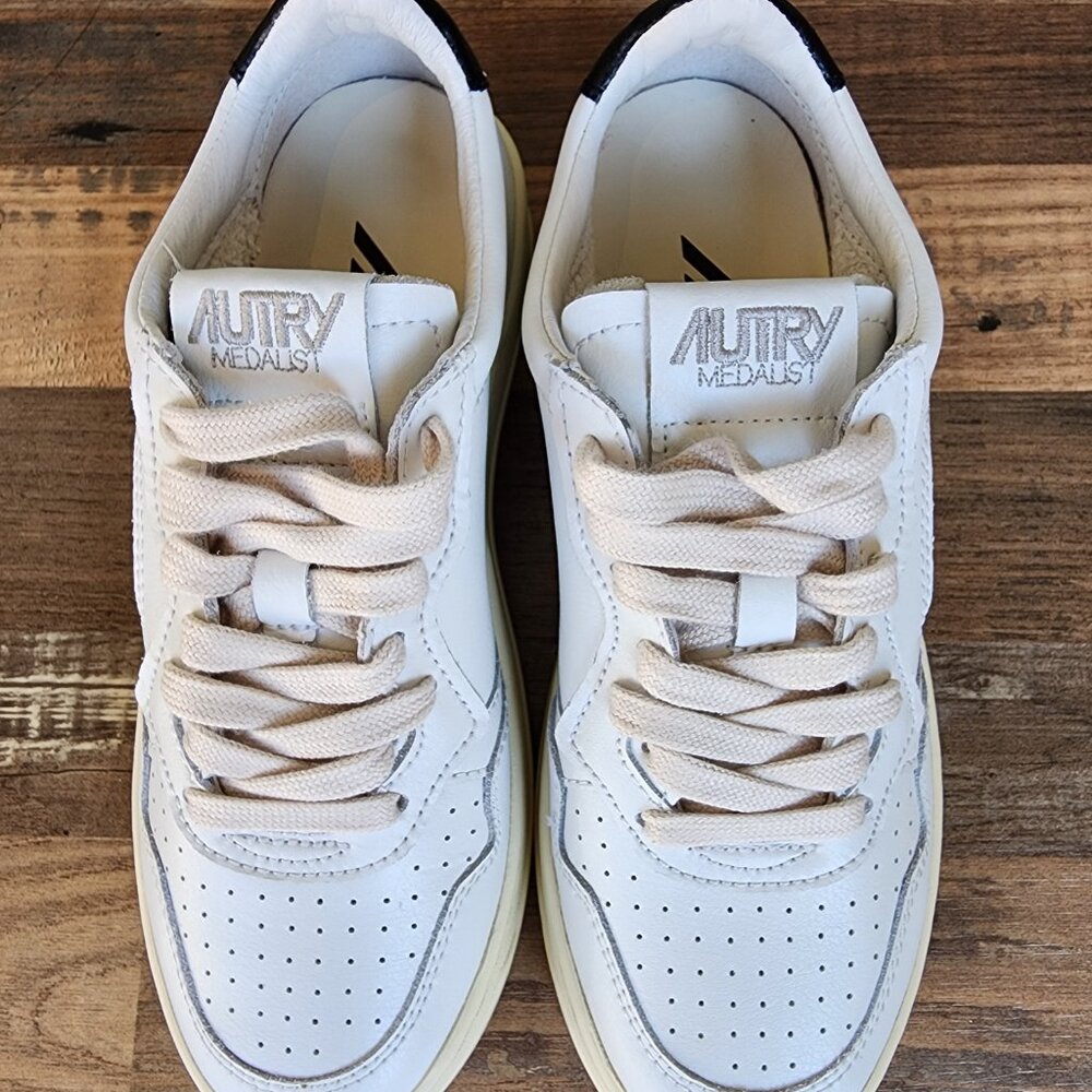 AUTRY Medalist Low-Top Women Leather Sneakers LL22 - Picture 8 of 12